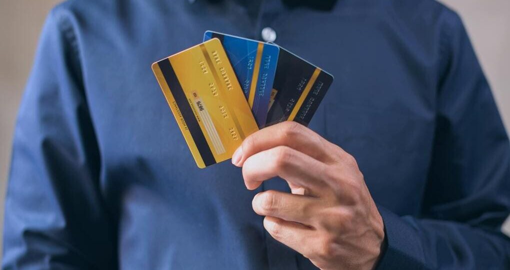 Requisitos y proceso para abrir una cuenta bancaria en Panamá si eres de 
Perú